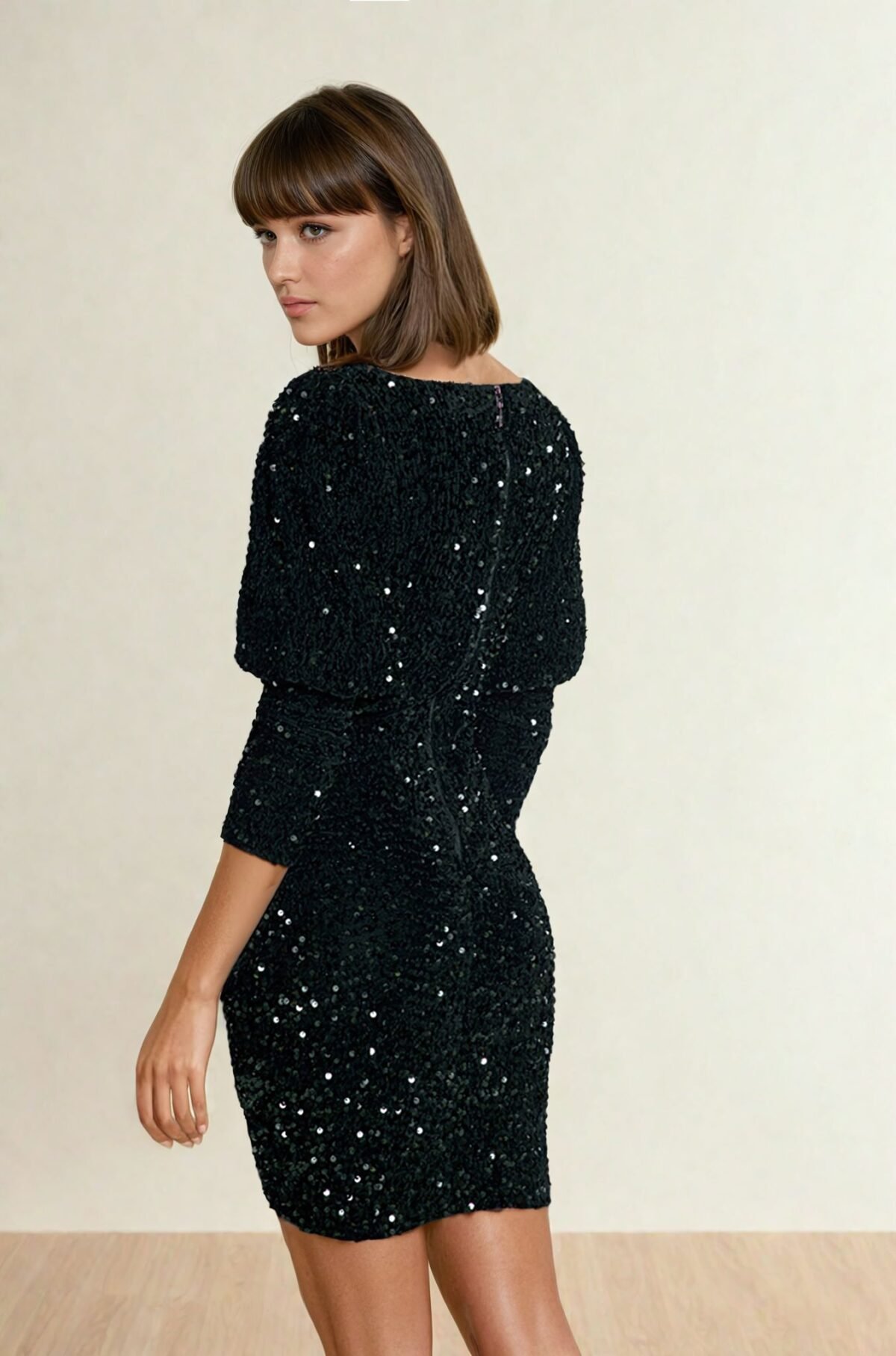 Vestido corto negro de lentejuelas para fiesta de noche en alquiler por Setical
